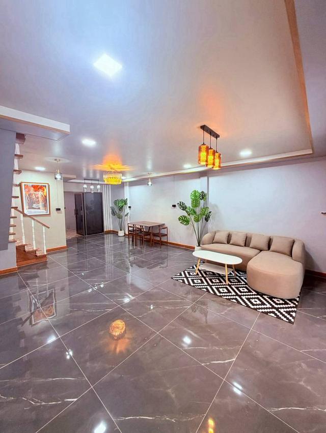 หมู่บ้านบุษกร-รัตติยา ติดถนนกาญจนาภิเษก ทาวน์เฮาส์ 2 ชั้น ตกแต่งใหม่พร้อมอยู่ ทำเลดี เดินทางสะดวก 4