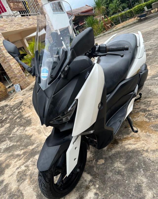 Yamaha XMAX 300 สีขาว