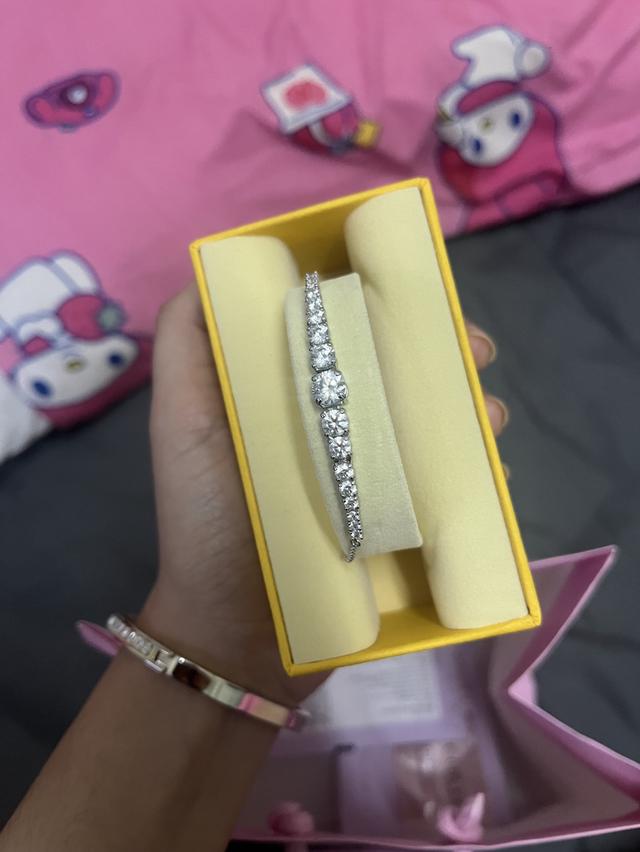 สร้อยข้อมือ Swarovskiสร้อยข้อมือเหลี่ยมเจียระไน Round ไล่สี,ขาว,เคลือบโรเดียม แค่ลองใส่พร้อมถุง+กล่อง รวมส่ง!!!