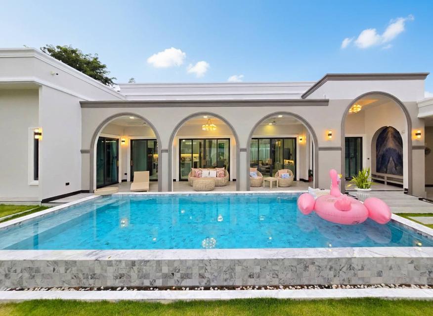 Modern Classic Pool Villas Pattaya 17.8 Million 3