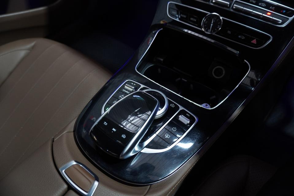 รหัสรถ JRS5379 Mercedes Benz E220d 2016 ดีเซล สีดำ 15