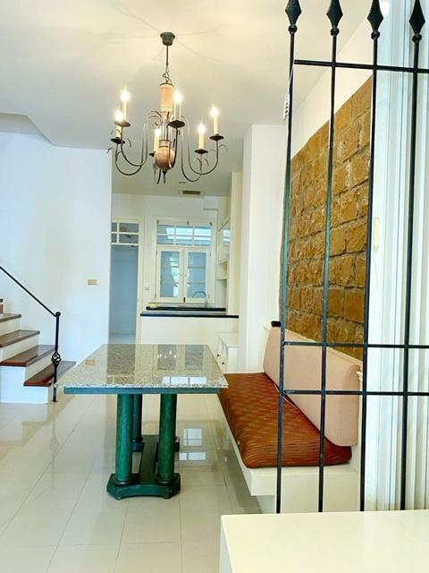 ให้เช่าทาวน์โฮม 3 ชั้น 4นอน หรูมาก รัชดาภิเษก40-48 BTSรัชโยธิน 800 ม. พร้อมเฟอร์ฯครบครัน 22ตร.วา. 264 ตร.ม. 3 น้ำ โฮมออฟ 4