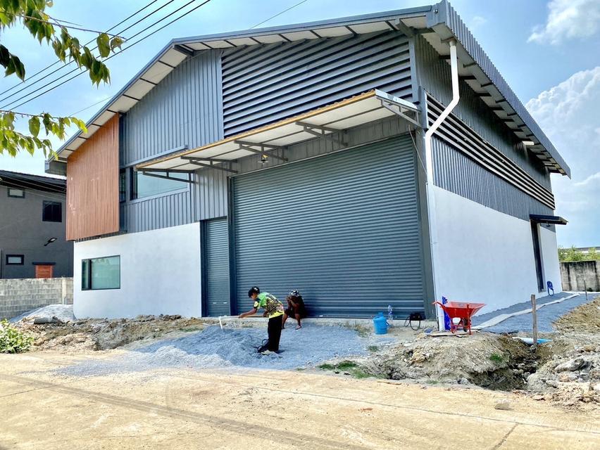 ขายที่ดินพร้อมโกดังแบบสั่งสร้าง โครงการใหม่ใกล้ถนนใหญ่เส้น 340 เริ่มต้น 2.9 ล้านบาท พิกัด บางบัวทอง นนทบุรี โทร. 094-410-1151 คุณนก 15