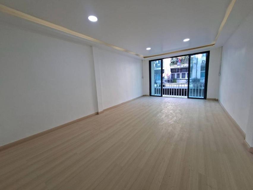 ขายทาวน๋โฮม 3 ชั้น รีโนเวทใหม่ ซอยพัฒนาการ 68 สามารถเข้าพัฒนาการ 66 และ 70 ได้ด้วย (N.2374) 3