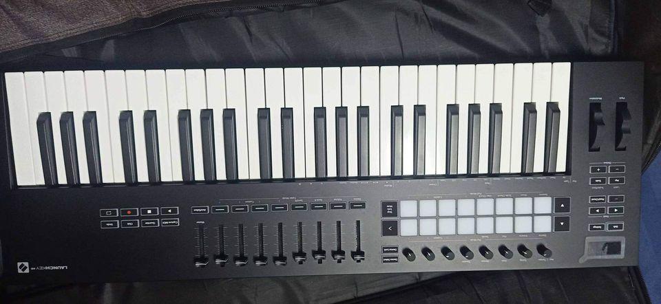 Novation Launchkey คีย์บอร์ดไฟฟ้า  2