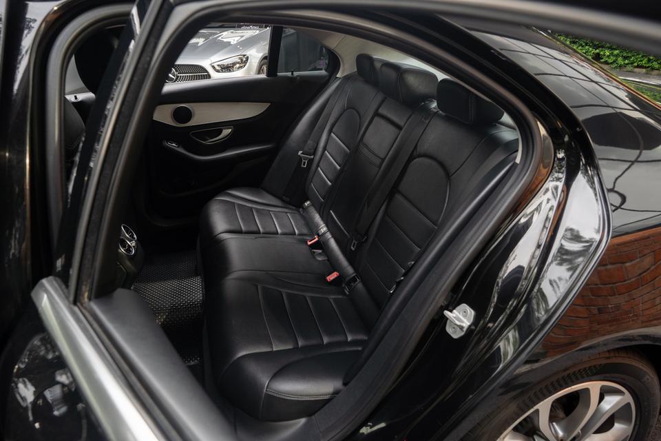 “Mercedes-Benz C200 Avantgarde” ปี 2015 รูปที่ 13