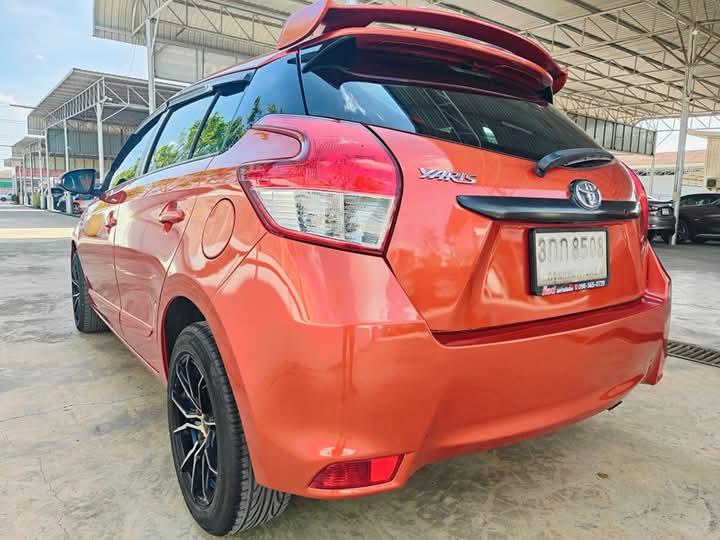 Toyota Yaris สีส้ม 6