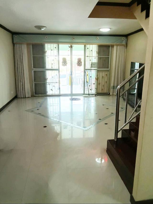 ขายด่วน ทาวน์เฮ้าส์ 2 ชั้น พร้อมอยู่ โครงการ: ม.รุ่งกิจ วิลล่า11 ร่มเกล้า ราคาพิเศษ 4