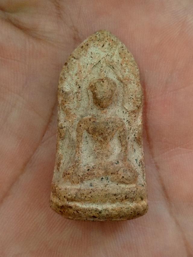พระจามเทวีซุ้มเรือนแก้ว (พระลือโขง) กรุสันกู่เหล็ก รูปที่ 2