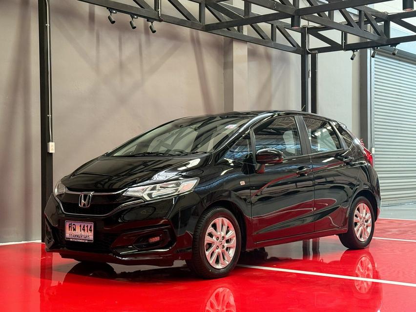 2019 HONDA JAZZ GK V+ รถมือเดียวออกป้ายแดง รถวิ่งน้อย ประวัติศูนย์ครบ รถไม่เคยมีอุบัติเหตุครับ