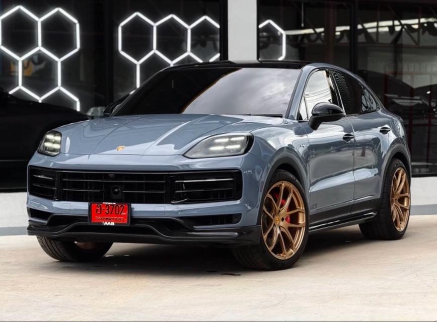 รหัสรถ MCA3702 2025 PORSCHE CAYENNE S COUPE V6 HYBRID 519HP มือเดียว