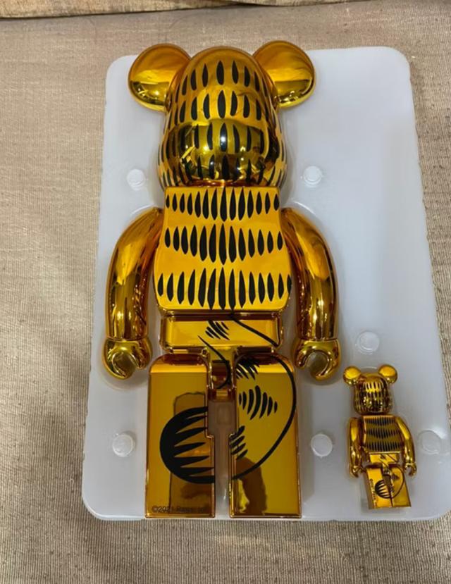 ขาย Bearbrick Garfield Chrome 400% + 100% ของใหม่ 2