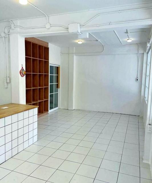 เดอะ สตรีทรัชดา 1.8 กม. .ให้เช่าตึกเดี่ยว 3 ชั้นประชาสงเคราะห์ 25-33 26ตร.วา. 306ตร.ม. 3 นอน 4 น้ำ 5