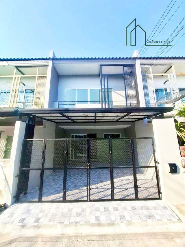 ทาวน์เฮาส์ 2 ชั้น หมู่บ้านเดอะทรัสต์ทาวน์ วงแหวน–ลำลูกกา  ราคาเพียง 1,880,000 บาท  รหัสทรัพย์ BT69015  หมู่บ้านเดอะทรัสต์ทาวน์ วงแหวน-ลำลูกกา 1