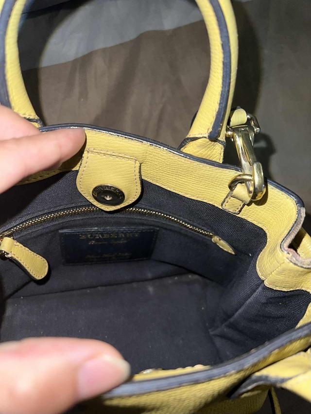 กระเป๋า Burberry banner bag 6