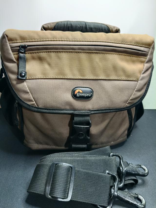 กระเป๋ากล้องสะพายข้าง Lowepro รุ่น Nova 180 AW กันน้ำ กันกระแทก รูปย่อยที่ 4