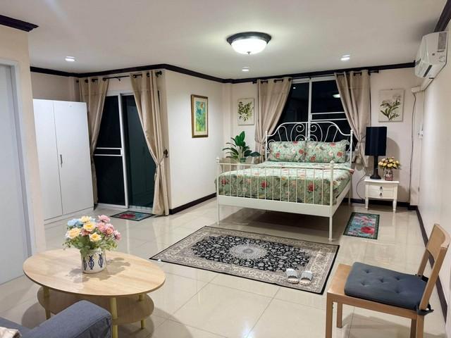 ให้เช่าทาวน์โฮม 4 ชั้น 5 ห้องนอน โครงการรอยัล นครินทร์วิลล่า ซอยศรีนครินทร์ 42 ใกล้ซีคอนสแควร์ ใกล้ Mrt สายสีเหลือง 4