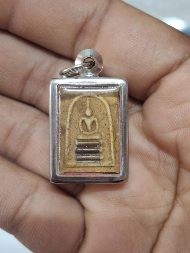 สมเด็จพิมพ์คะแนน หลวงพ่อมุ่ย วัดดอนไร่ (องค์ดารา) พระสมเด็จเนื้อผง หลวงพ่อมุ่ย วัดดอนไร่ จัดสร้างขึ้นประมาณปี พ.ศ. ๒๕๑๒-๒๕๑๕