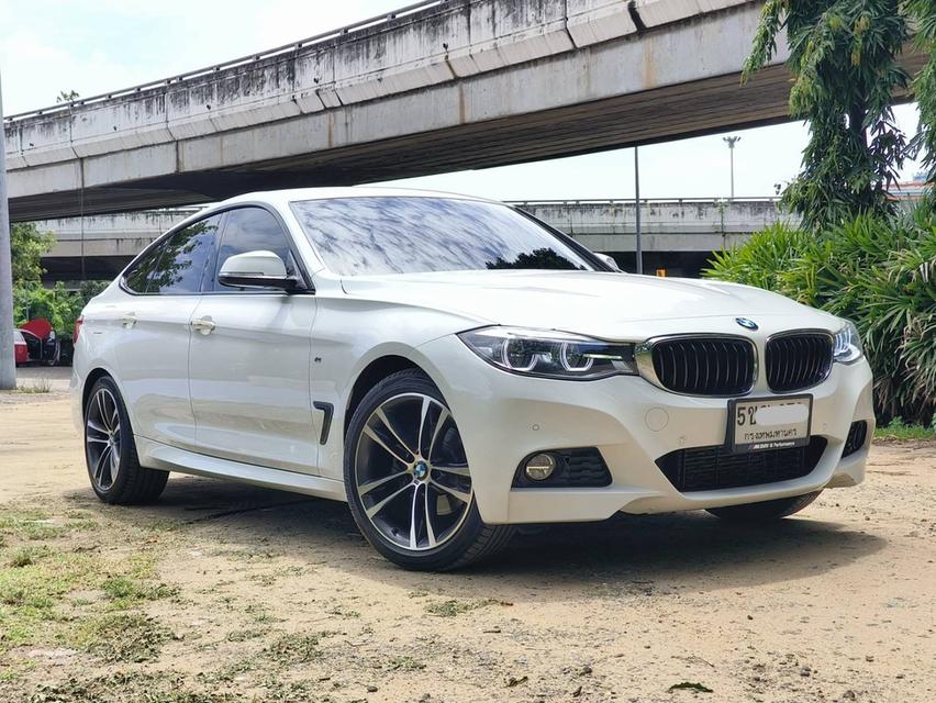 รหัสรถ KPC53 ✴️#BMW 320d GT M sport Lci Top ปี 2019 สีขาว  ที่พิเศษสุดๆ Bsi  10 ปี ✴️
