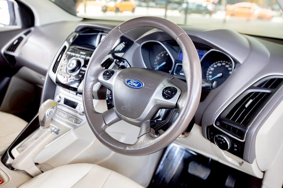 Ford Focus 2.0 Sunloof Sedan สีดำ ปี 2013 ขับดีมากๆ 12