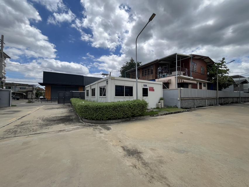 ที่ดินขนาด 1ไร่ 1งาน 39 วา (539 ตารางวา) พร้อมโรงงานพื้นที่ 442 ตารางเมตร หน้ากว้างที่ดิน 20 เมตร พร้อมโรงอาหารและห้องน้ำแยก 2