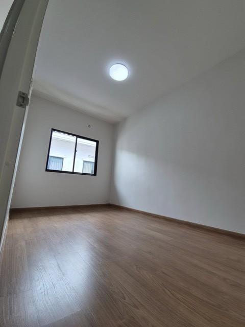 ขายทาวน์เฮาส์ 2 ชั้น รีโนเวทใหม่ พร้อมอยู่ โครงการโมดิวิลล่า บางบัวทอง ใกล้ตลาดสมบัติบุรี 6