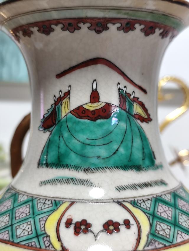 แจกันกระเบื้องเคลือบแตกลายงาแบบจีน (Chinese Crackle Glaze Porcelain Vase) ที่ตกแต่งด้วยลวดลาย นักรบโบราณ (Warrior Scene) รูปที่ 12