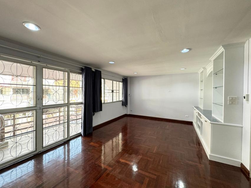 ขาย / เช่าด่วน ทาวน์เฮ้าส์ 4 ชั้น หมู่บ้าน วราธรวิลล์ พัฒนาการ 44 13