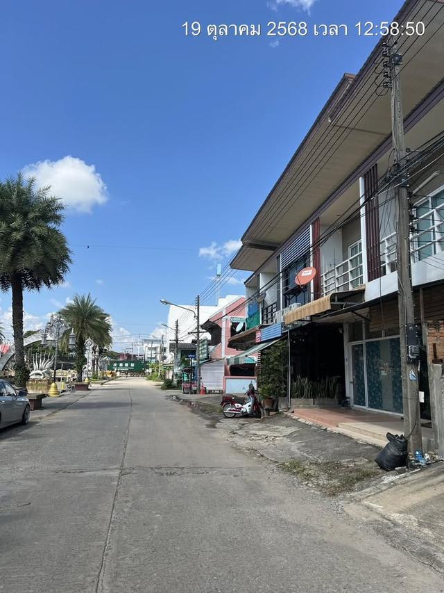 ขายอาคารพาณิชย์ 2 ชั้น ราคา 2,300,000- บาท (สองล้านสามแสนบาทถ้วน) ที่ตั้ง : ซอยข้าง ธ.กรุงไทย อ.ดอกคำใต้ จ.พะเยา พท. 19 ตารางวา 089-8530177(ต้อ) 6