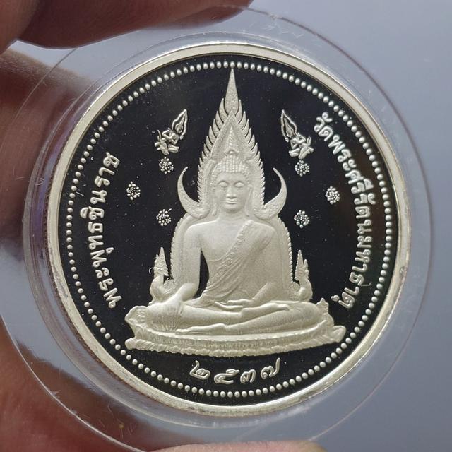 พระพุทธชินราช หลังสมเด็จพระนเรศวรมหาราช รุ่นเสาร์ ๕ "พิมพ์ใหญ่ เนื้อเงินขัดเงาพ่นทราย" วัดพระศรีรัตนมหาธาตุฯ ปี2537 พร้อมกล่อง รูปที่ 5