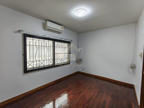 ทาวน์เฮ้าส์ 2 ชั้น หมู่บ้าน ศุภาลัยวิลล์ รัตนาธิเบศร์ 18 ใกล้รถไฟฟ้า 6