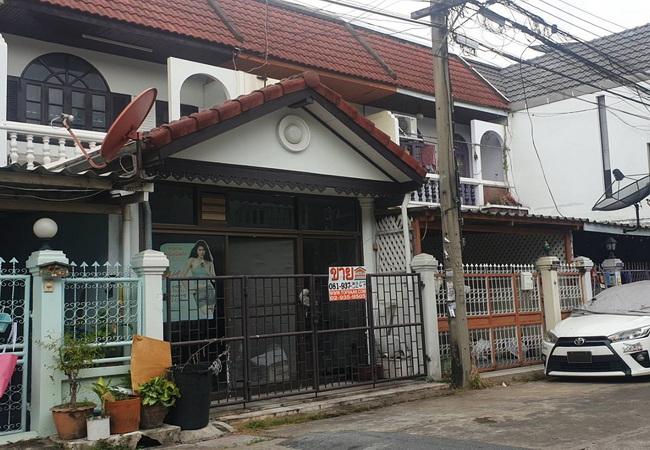 ขายทาวน์เฮ้าส์ หมู่บ้านธารทองนิเวศน์ ติดถนนพหลโยธิน เนื้อที่ 19 ตร.ว. 2 ชั้น 3 นอน 2 น้ำ 1