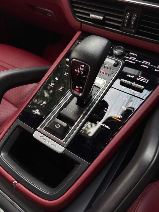 Porsche Cayenne E-HybridYear : 2022Mileage : 23,947 km รูปที่ 9