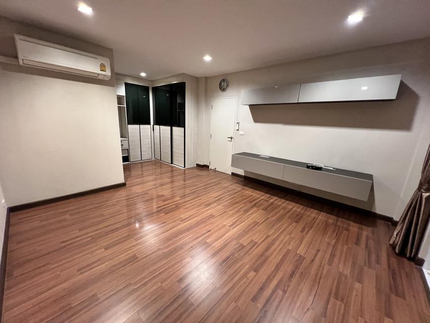 ขายบ้านเดี่ยว 3 ชั้น ตกแต่งพร้อมอยู่ 9