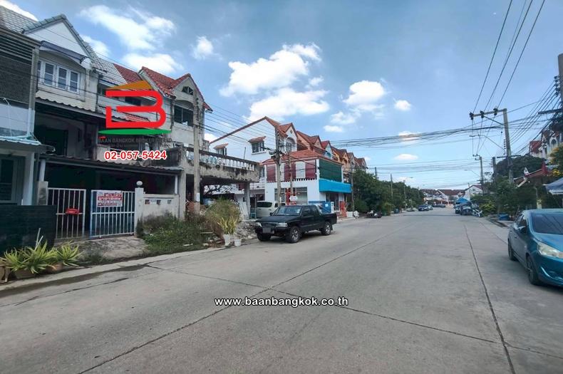 ทาวน์โฮม เนื้อที่ 23 ตร.ว. หมู่บ้านเมืองป้อมปราการ, ใกล้ตลาดสดพระสมุทรเจดีย์ ถนนสุขสวัสดิ์ ตำบลแหลมฟ้าผ่า อำเภอพระสมุทรเจดีย์ สมุทรปราการ 3