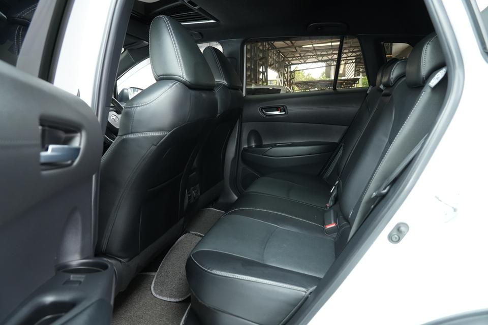 2022 Toyota Corolla Cross 1.8 Hybrid Premium Safety GR Sport SUV สีขาว เลขไมล์ 47175 กม. 17