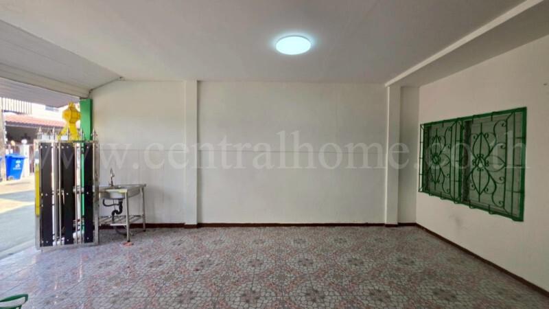 ทาวน์เฮ้าส์ เจริญทรัพย์ เทพารักษ์ รีโนเวทต่อเติมแล้ว พร้อมเข้าอยู่ ราคาถูก 4