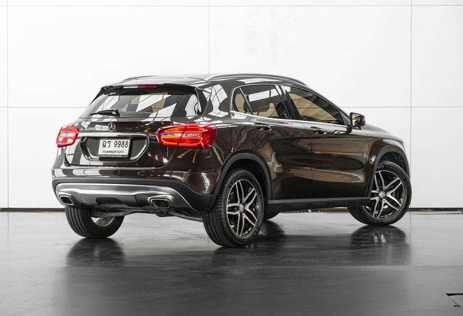 2016 Mercedes-Benz GLA200 W156 1.6 Urban SUV สีน้ำตาล เลขไมล์ 107619 กม.