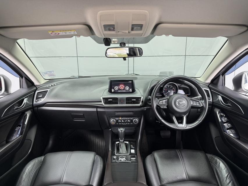 2018 MAZDA MAZDA3, 2.0 S SPORTS สีขาว 5 ประตู ยอดนิยม มือเดียวป้ายแดง รูปที่ 9