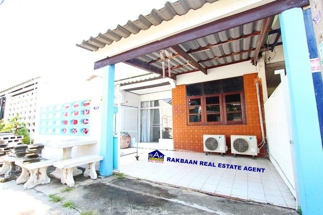 ขาย ทาวน์เฮ้าส์ชั้นเดียว ช.รุ่งเรือง 3 ติวานนท์ 22 (ใกล้ซอยเทพพนม) เนื้อที่ 25 ตรว. 3ห้องนอน 1ห้องน้ำ 1ห้องครัว มุ้งลวด เหล็กดัด พร้อมอยู่ 1