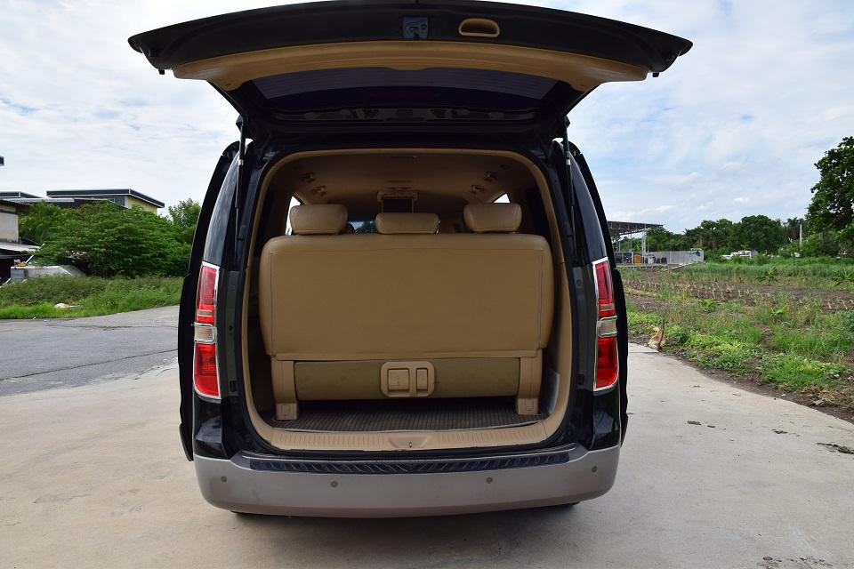 เพียง359000บาท HYUNDAI H-1 ดีลักปี2011 สีดำเบาะหนังแท้ 11ที่นั่งเครื่อง2500ดีเซลTURBO เกียร์ออโต้ เมาติฟังชั่นส์ วิ่ง 142xxxกิโลเมตร โทร 0957401229 รูปที่ 13