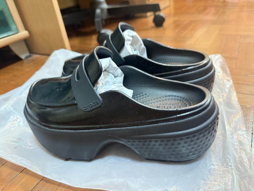 ￼CROCS รองเท้า STOMP HIGH SHINE LOAFER CLOG  2