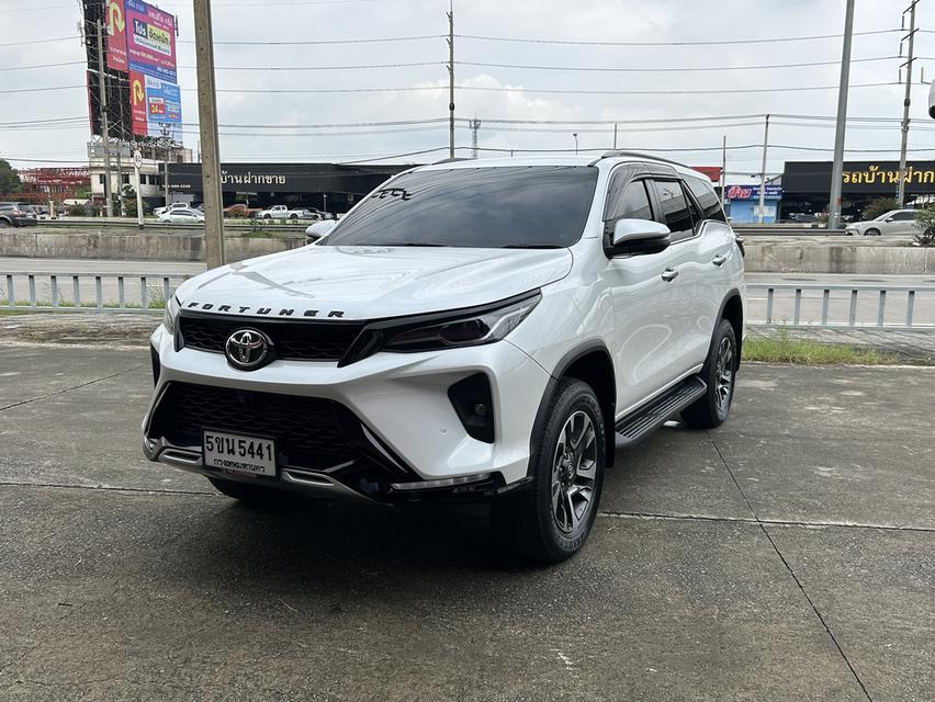 TOYOTA FORTUNER 2.4 LEADER AT ปี 2023 รถมือสอง ราคา 945,000 บาท