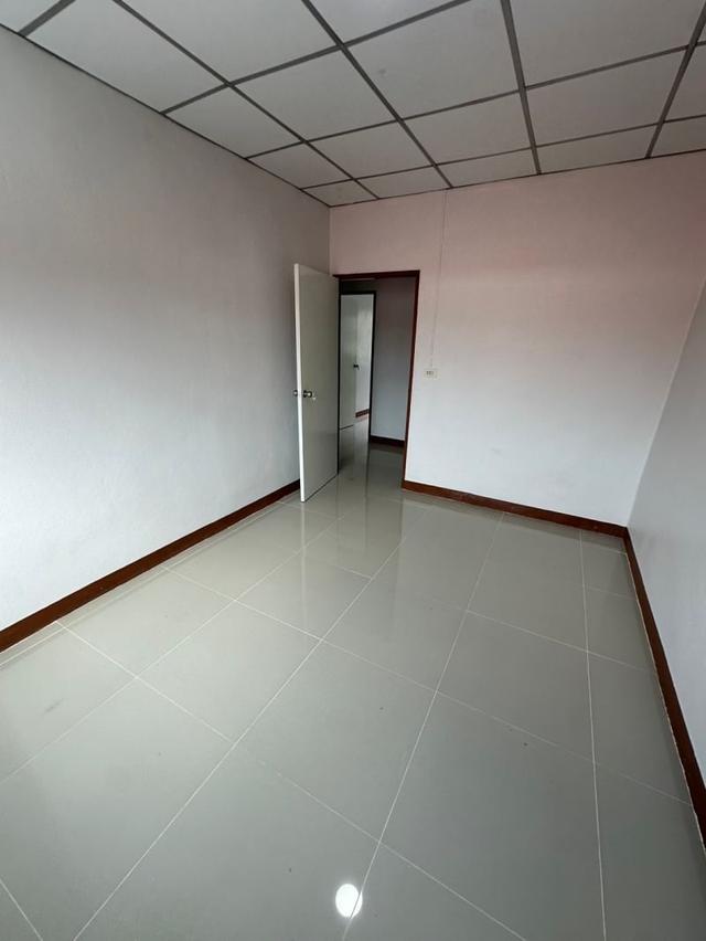 ขาย :ทาวน์เฮาส์ 2 ชั้น บ้านเนื้อที่ 18 ตรว  หมู่บ้านมารวย 1 ซอย 3 ถนนพหลโยธิน 54/1 แยก 4  6