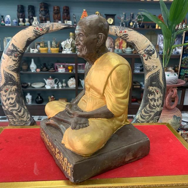 หลวงปู่ทวดองค์ใหญ่ เนื้อปูน 5