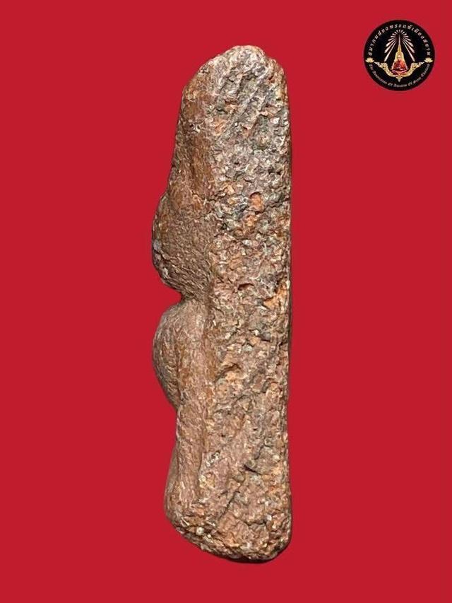 พระนางพญา พิมพ์อกนูนใหญ่ เนื้อดินเผา รูปที่ 3