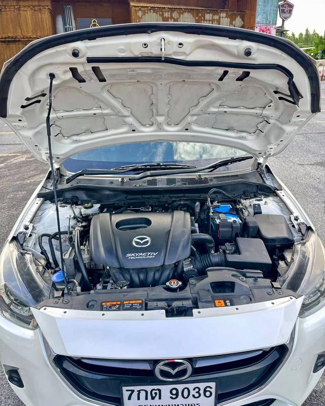 Mazda2 Skyactive 1.3 Sport High connect hatchback เกียร์ Auto สีขาวมุก ปี2018 10