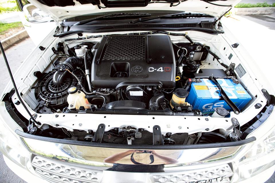 TOYOTA FORTUNER 3.0V 4WD สีเทา เกียร์ออโต้ ปี 2011   10
