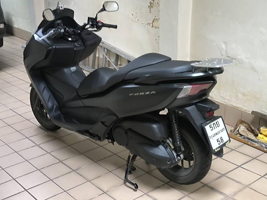 HONDA FORZA 300 5