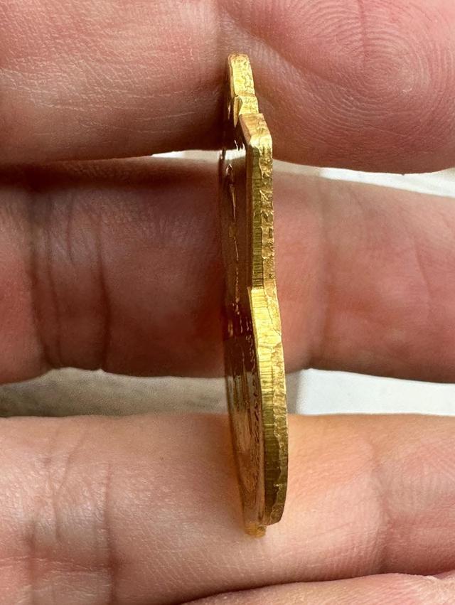 เหรียญที่ระลึกในหลวงรัชกาลที่ 9 รุ่นอนุสรณ์มหาราช (เสมา 3 รอบ) ปี พ.ศ. 2506 5